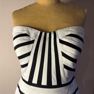GIANNI  BINI Elegant Black and White Strapless Dress